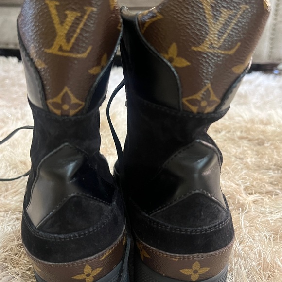 Louis Vuitton
Lauréate lace up boots - Picture 6 of 9